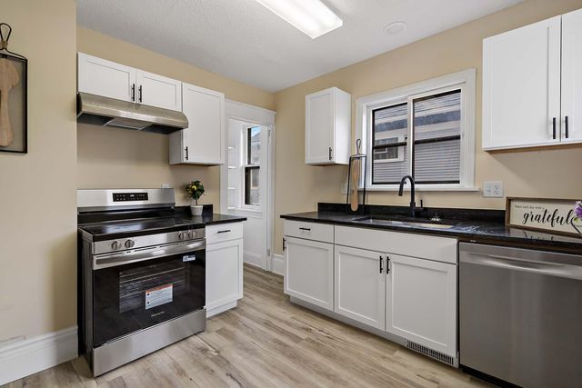 1484 Charles Avenue, Saint Paul, MN 55104