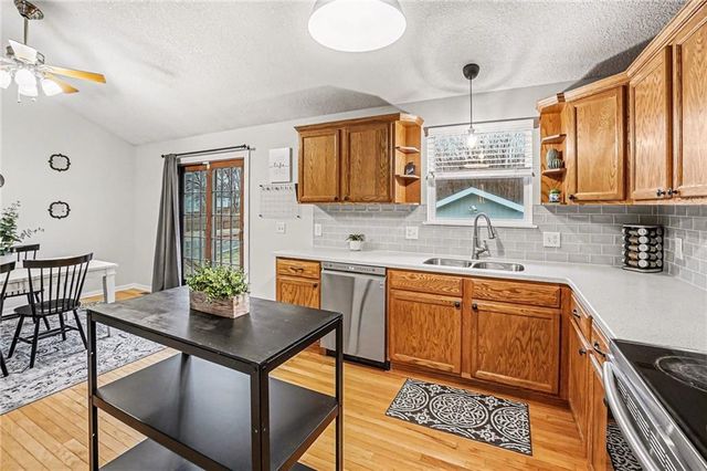 2204 Meadow Trail, St Joseph, MO 64503