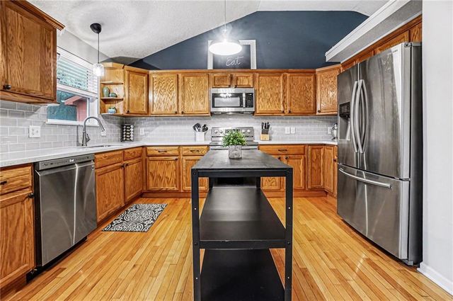 2204 Meadow Trail, St Joseph, MO 64503