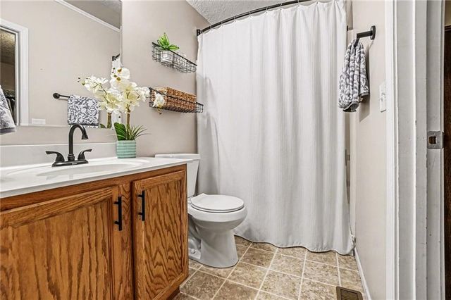 2204 Meadow Trail, St Joseph, MO 64503