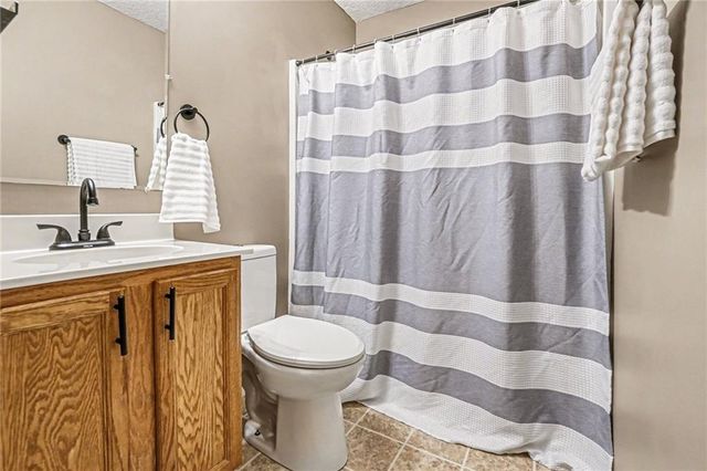 2204 Meadow Trail, St Joseph, MO 64503