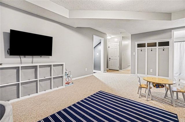 2204 Meadow Trail, St Joseph, MO 64503