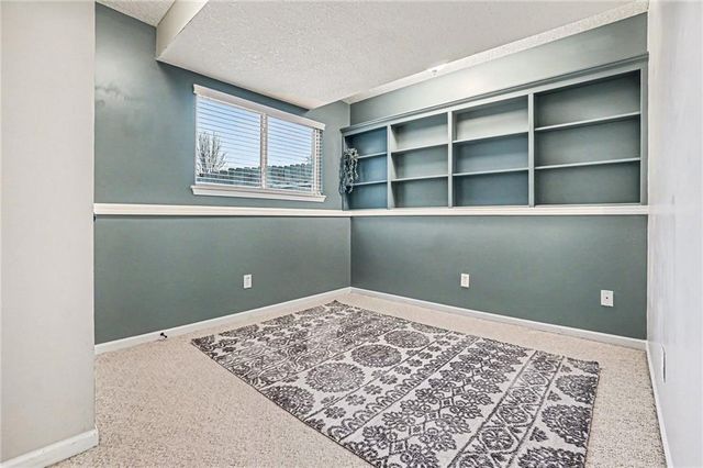 2204 Meadow Trail, St Joseph, MO 64503