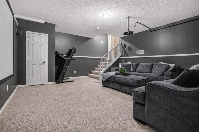 2204 Meadow Trail, St Joseph, MO 64503