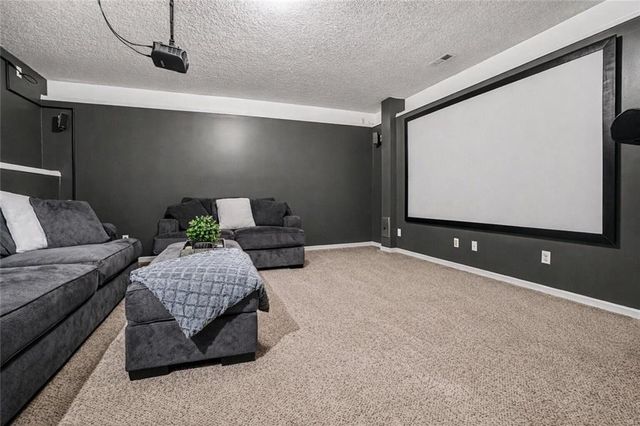 2204 Meadow Trail, St Joseph, MO 64503