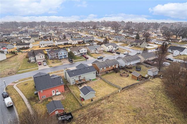 2204 Meadow Trail, St Joseph, MO 64503