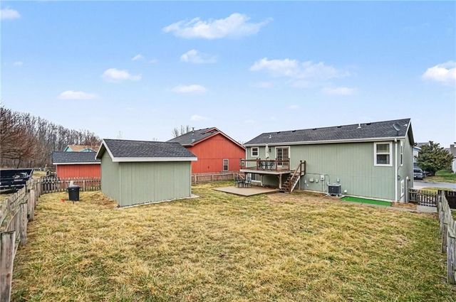 2204 Meadow Trail, St Joseph, MO 64503