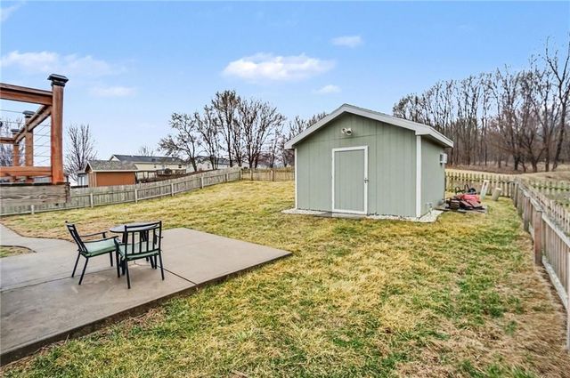 2204 Meadow Trail, St Joseph, MO 64503