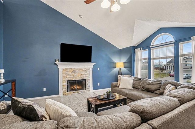 2204 Meadow Trail, St Joseph, MO 64503