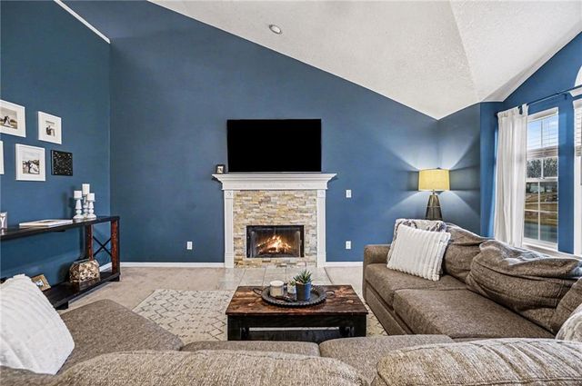 2204 Meadow Trail, St Joseph, MO 64503