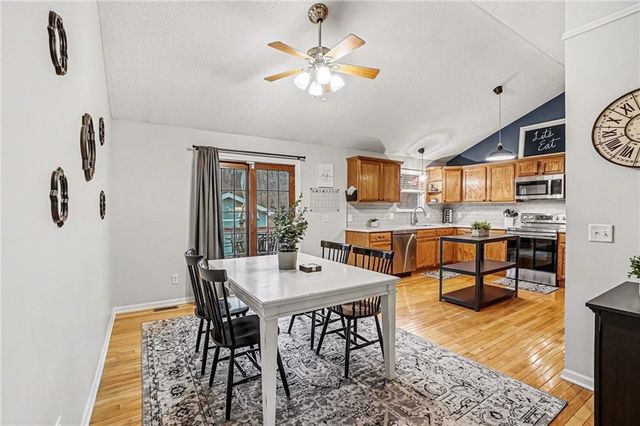 2204 Meadow Trail, St Joseph, MO 64503