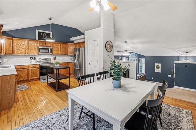 2204 Meadow Trail, St Joseph, MO 64503