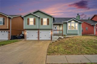 2204 Meadow Trail, St Joseph, MO 64503