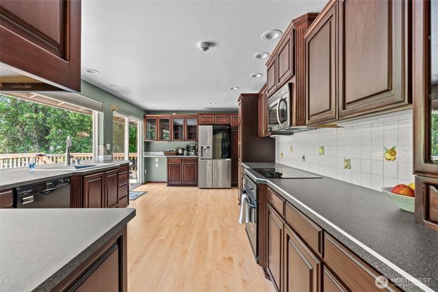 8710 61st Street W, University Place, WA 98467