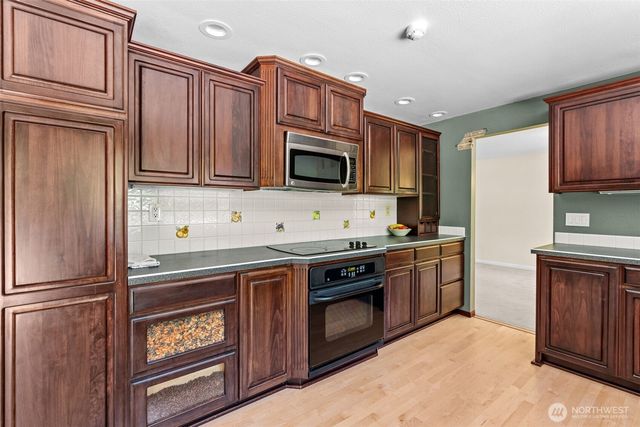 8710 61st Street W, University Place, WA 98467
