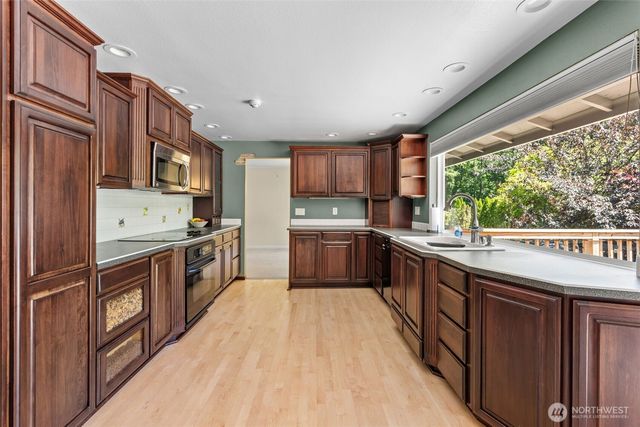 8710 61st Street W, University Place, WA 98467