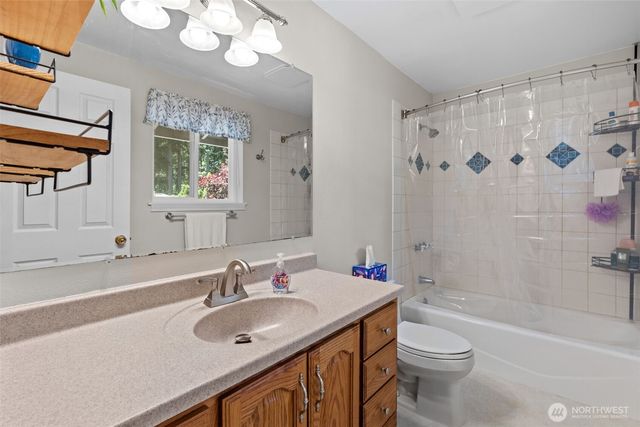8710 61st Street W, University Place, WA 98467