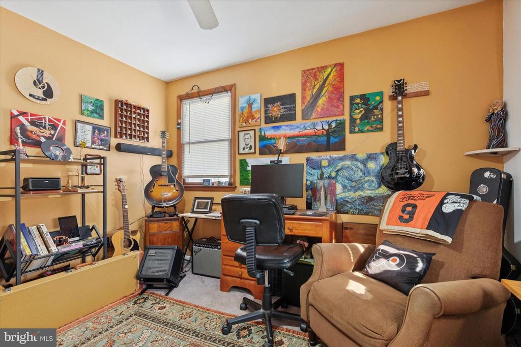 Image 16 of property listing at 192 GREENE RD, Warminster, PA 18974