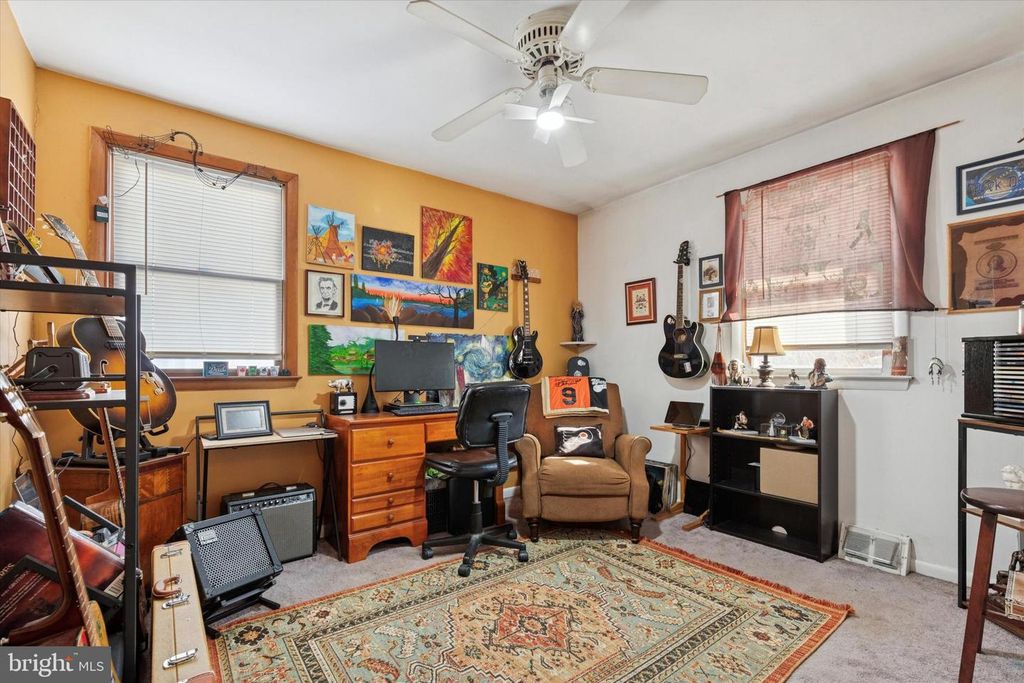 Image 17 of property listing at 192 GREENE RD, Warminster, PA 18974