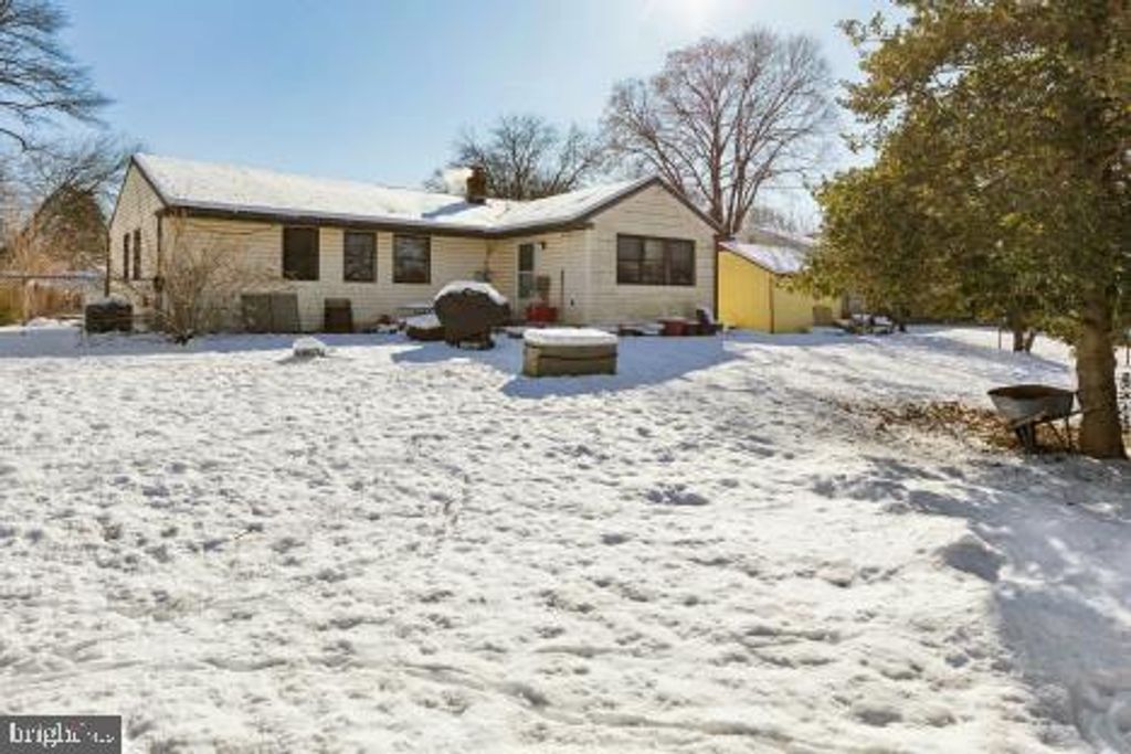 Image 2 of property listing at 192 GREENE RD, Warminster, PA 18974
