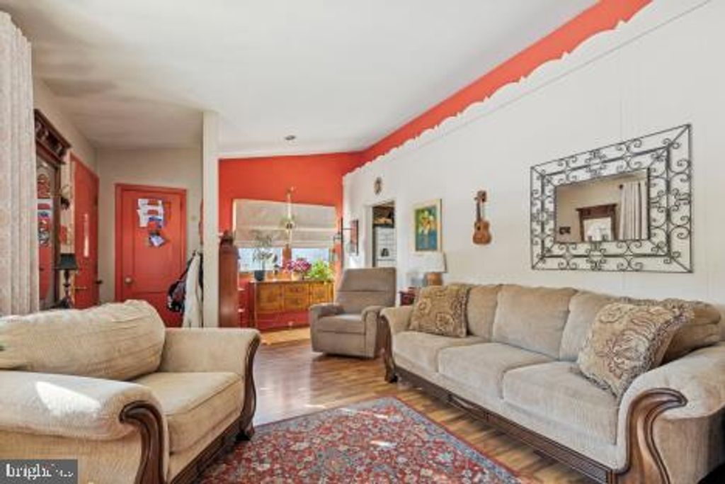 Image 6 of property listing at 192 GREENE RD, Warminster, PA 18974