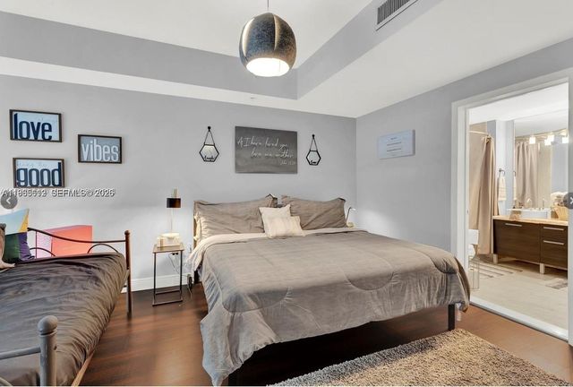 244 Biscayne Blvd 440, Miami, FL 33132