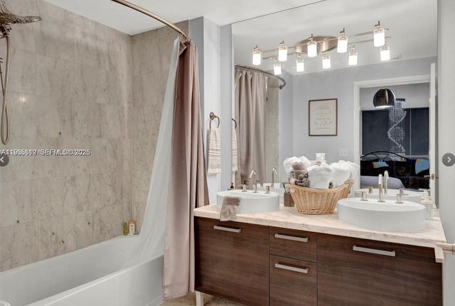 244 Biscayne Blvd 440, Miami, FL 33132