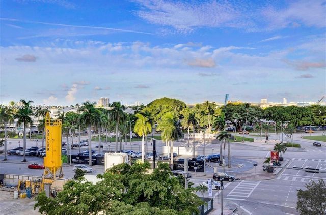 244 Biscayne Blvd 440, Miami, FL 33132