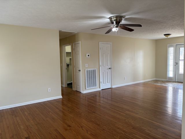 135 Iris Dr, Hendersonville, TN 37075