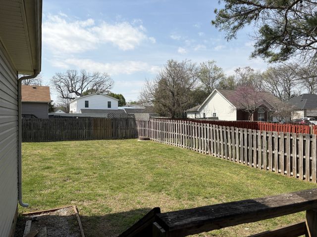 135 Iris Dr, Hendersonville, TN 37075