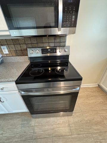 135 Iris Dr, Hendersonville, TN 37075