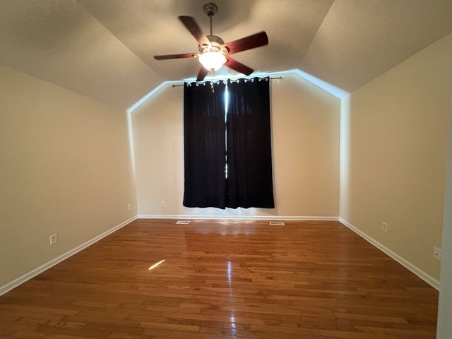 135 Iris Dr, Hendersonville, TN 37075