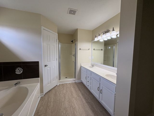 135 Iris Dr, Hendersonville, TN 37075