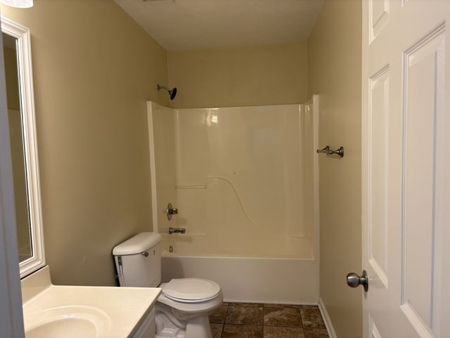 135 Iris Dr, Hendersonville, TN 37075