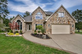 15 Forest Creek Court, Grand Island, NY 14072