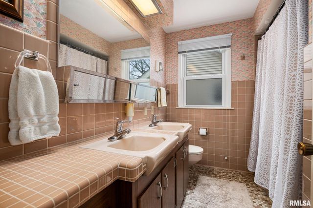 1208 W MARGARET Avenue, Peoria, IL 61604