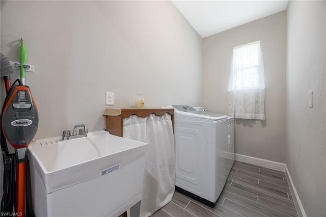 1110 NE 7th PL, Cape Coral, FL 33909