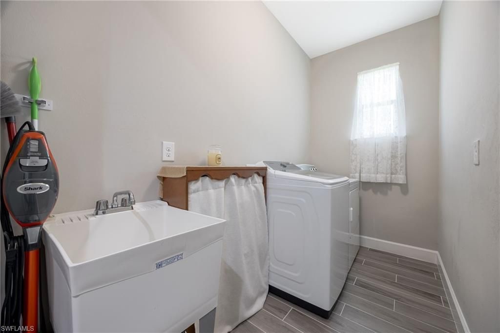 Image 27 of property listing at 1110 NE 7th PL, Cape Coral, FL 33909