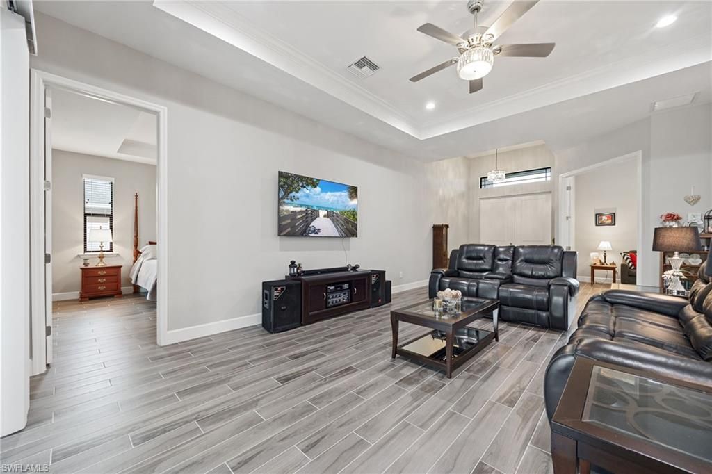 Image 8 of property listing at 1110 NE 7th PL, Cape Coral, FL 33909