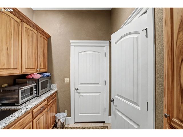 2727 Nw OLD FARM Ave, Salem, OR 97304