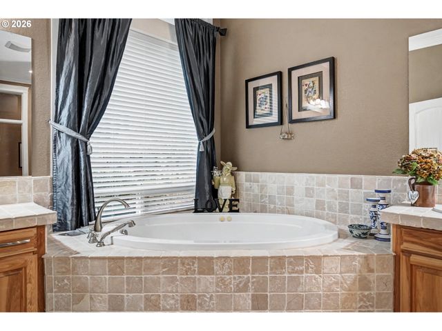 2727 Nw OLD FARM Ave, Salem, OR 97304