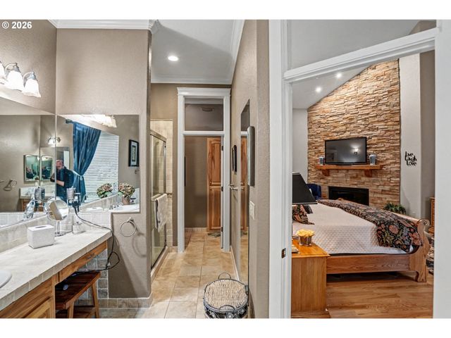 2727 Nw OLD FARM Ave, Salem, OR 97304