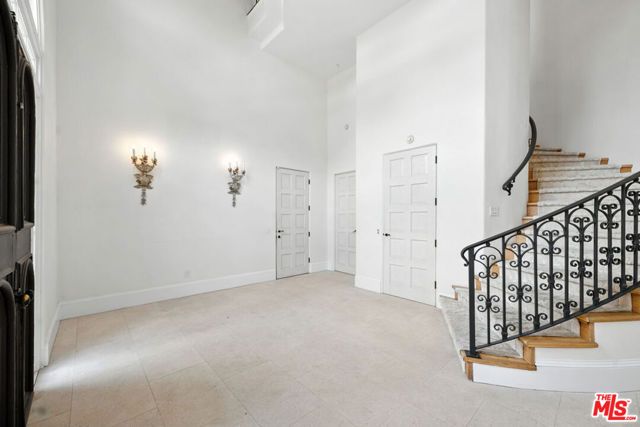 1675 Woods Drive, Los Angeles, CA 90069