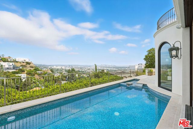 1675 Woods Drive, Los Angeles, CA 90069