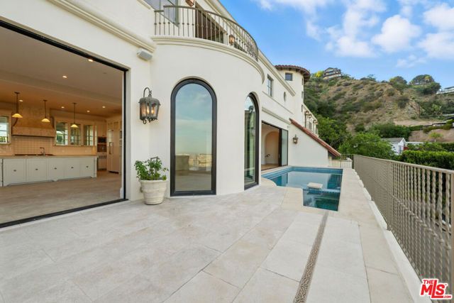 1675 Woods Drive, Los Angeles, CA 90069