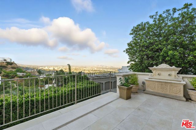 1675 Woods Drive, Los Angeles, CA 90069