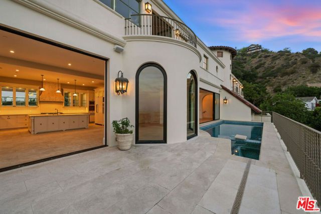 1675 Woods Drive, Los Angeles, CA 90069