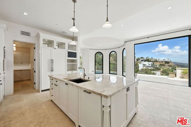 1675 Woods Drive, Los Angeles, CA 90069