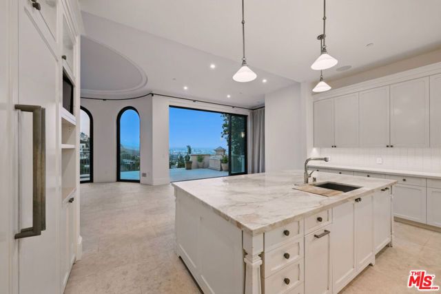 1675 Woods Drive, Los Angeles, CA 90069