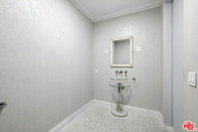 1675 Woods Drive, Los Angeles, CA 90069